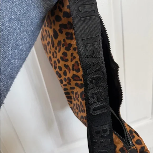 BAGGU Leopard Print Shoulder Bag in Brown and Black - Picture 2 of 3